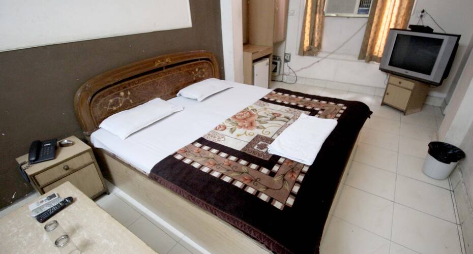 Hotel Crown Deluxe, New Delhi 5